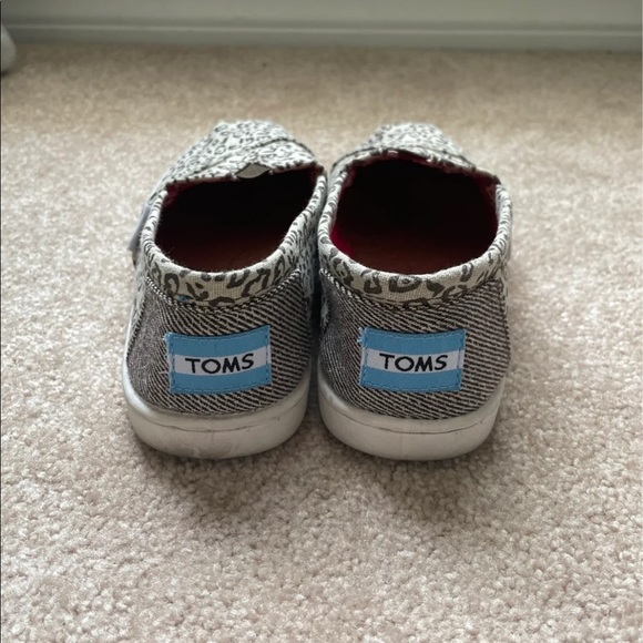 Toms - Picture 2 of 5